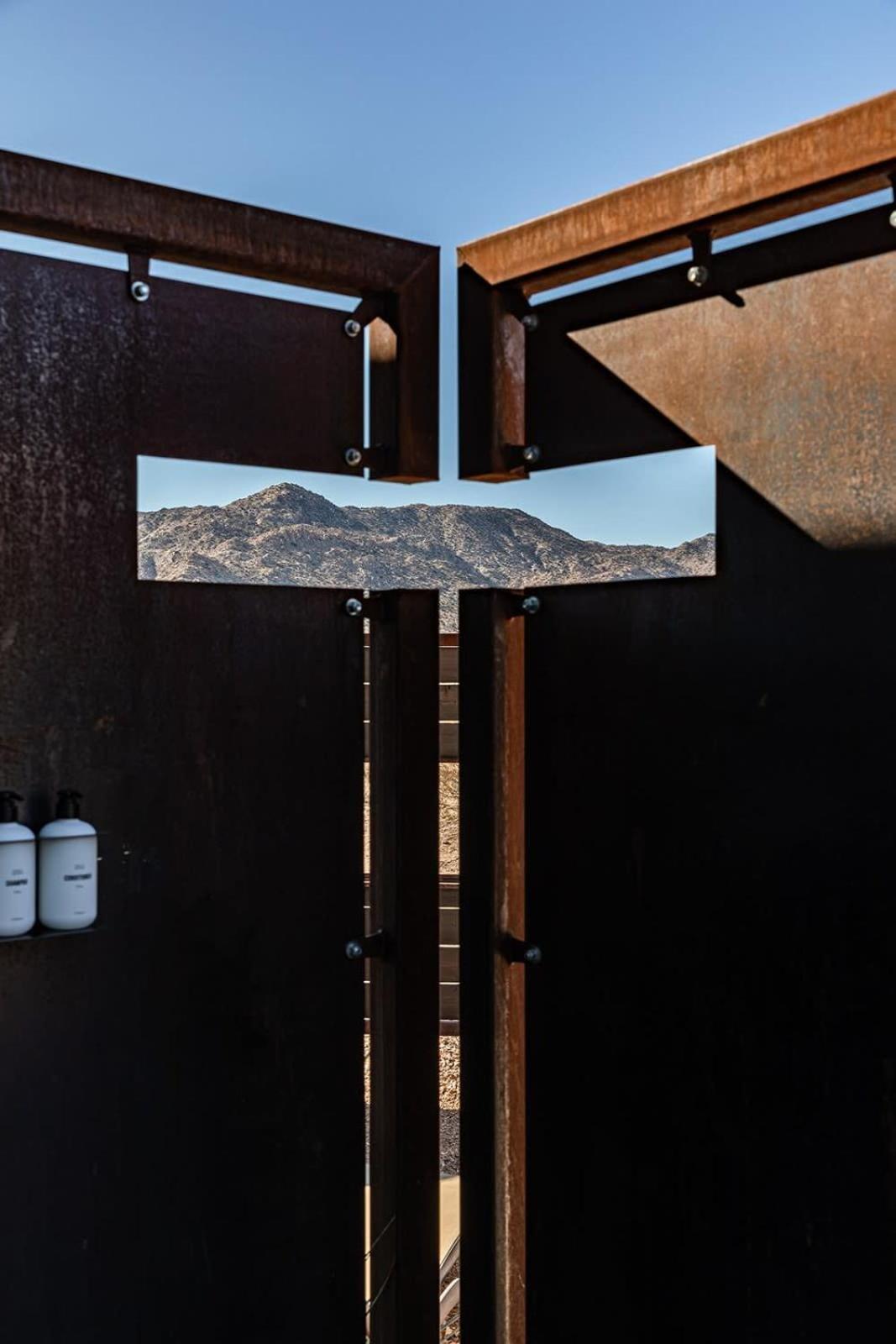 Shelter 2 L A Classic At Joshua Tree Park Entrance ภายนอก รูปภาพ